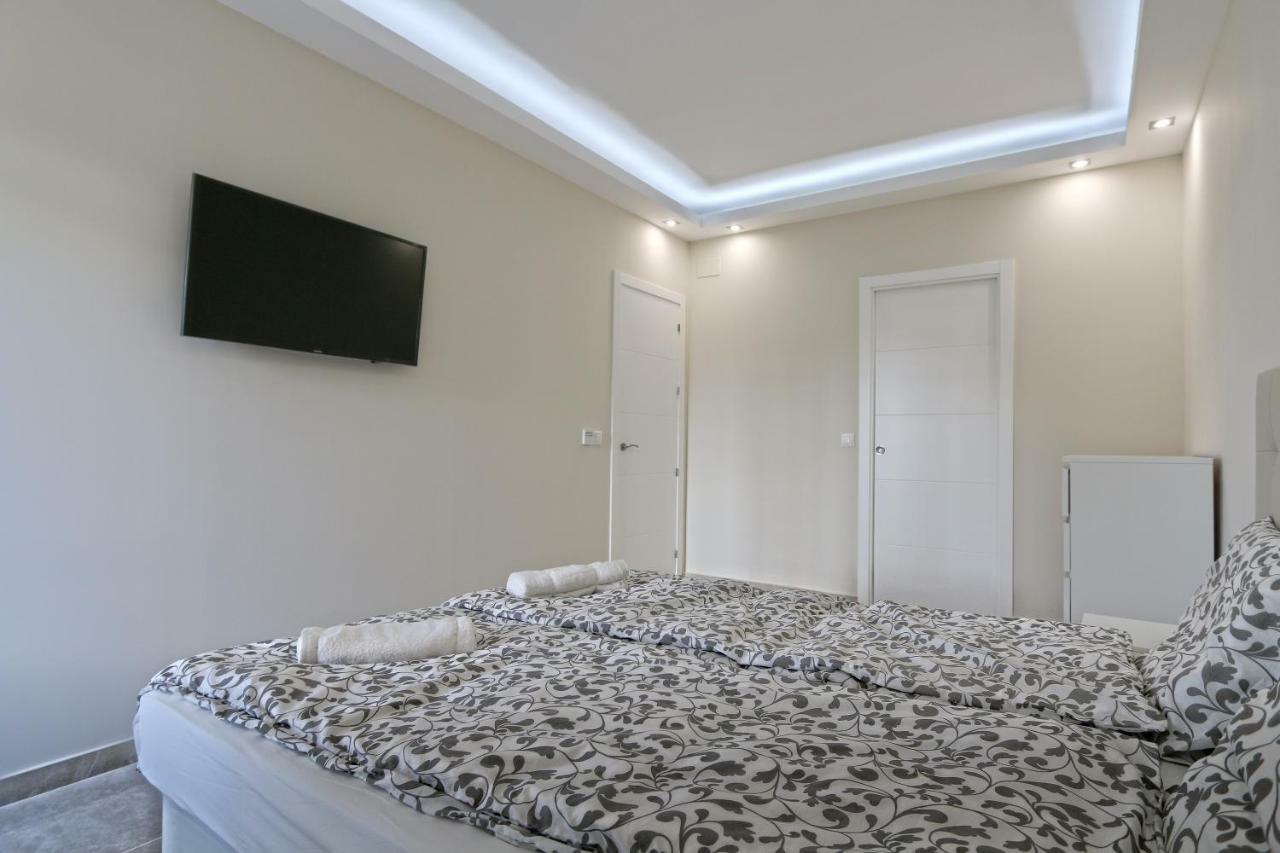 Beachfront Luxury Apartment, Puerto Banus, マルベーリャ エクステリア 写真